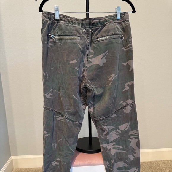 Pam & Gela Camo Joggers size Small - Picture 4 of 5